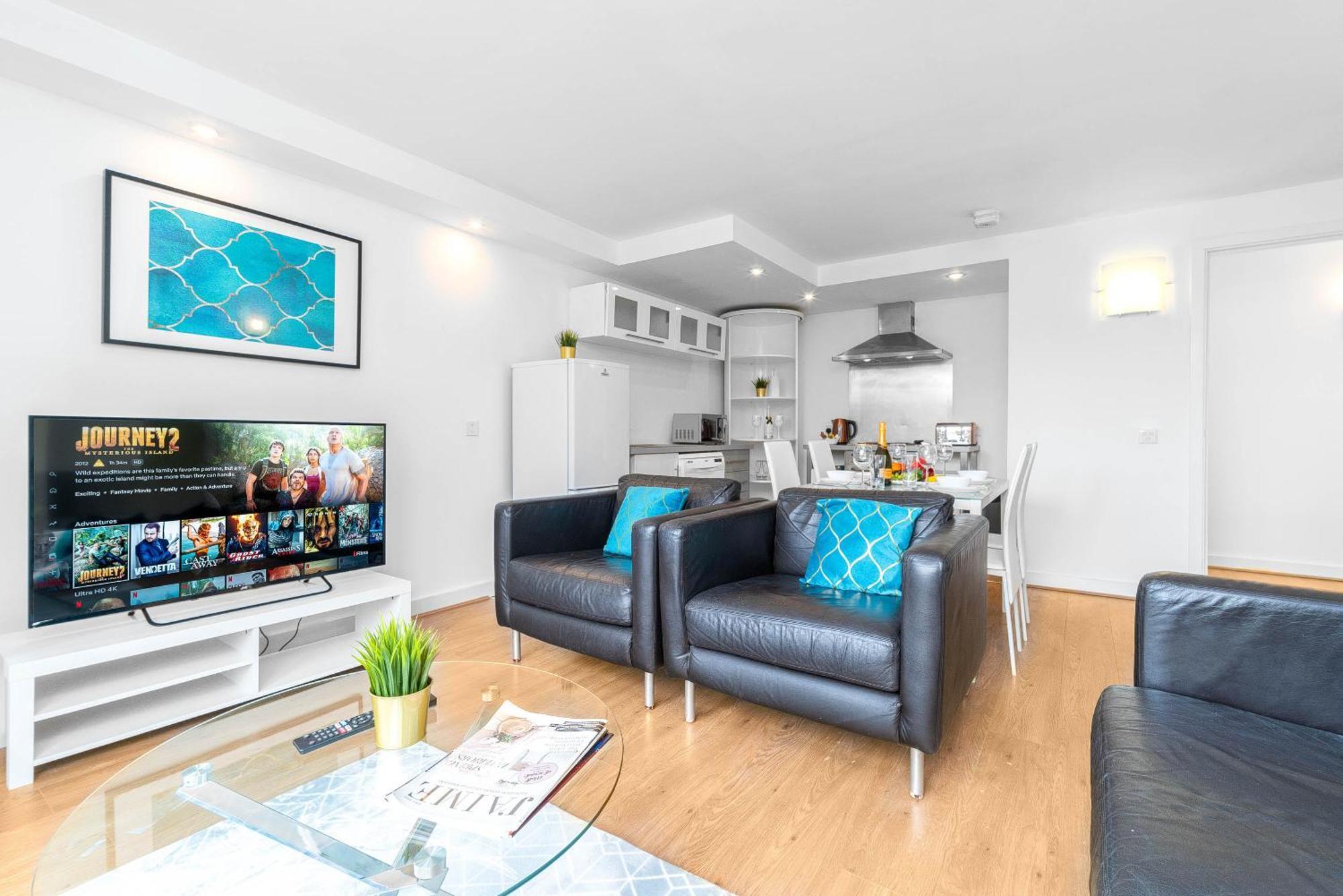 Luxury Two Bedroom - Centre - Secure Parking 99q *