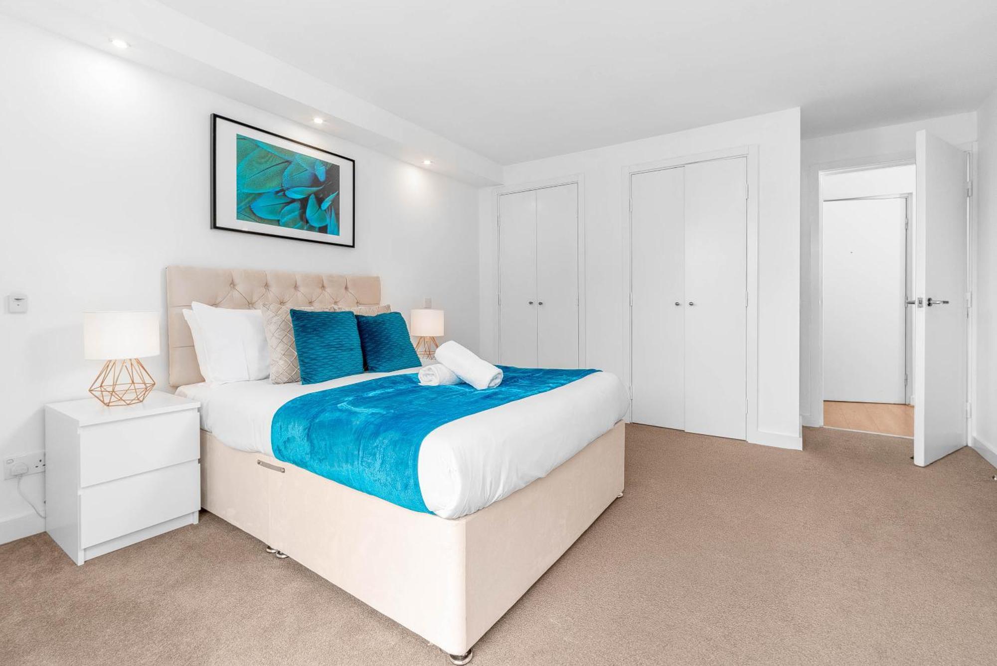 Luxury Two Bedroom - Centre - Secure Parking 99q Apartment *